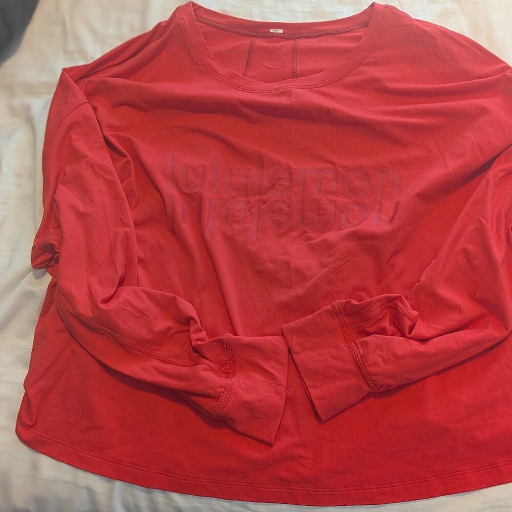 Lululemon cropped long sleeve shirt